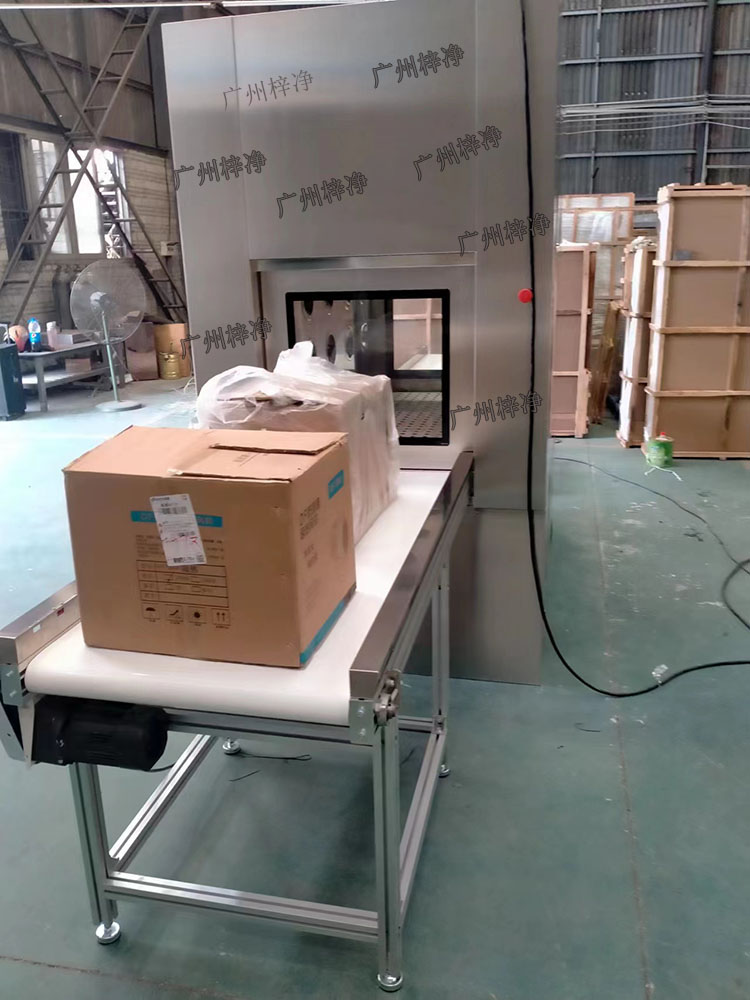 輸送線風(fēng)淋傳遞窗與輸送線貨淋室是潔凈室中用于物品傳遞和空氣凈化的關(guān)鍵設(shè)備。